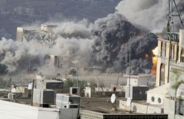 مصادر يمنية : طيران التحالف يقصف مواقع الحوثيين وقوات صالح في تعز