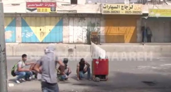لحظة إصابة الزميل الصحفي صلاح زيّاد في مواجهات قلنديا