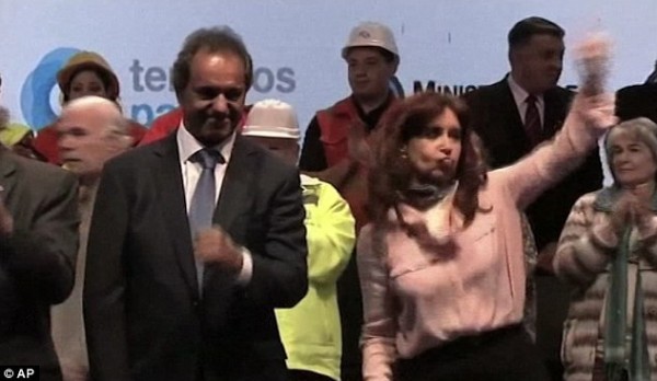 فيديو: رئيسة الارجنتين ترقص بحماس