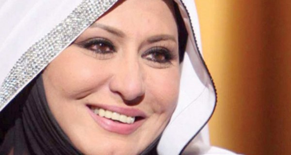 سهير رمزي تقترب من خلع الحجاب بهذه الصور