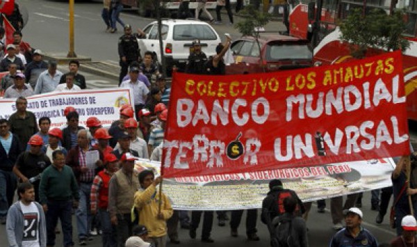 تظاهرات في بيرو تنديداً بسياسات صندوق النقد والبنك الدوليين