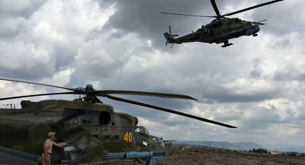 طائرات الهليكوبتر تهاجم مواقع "داعش"