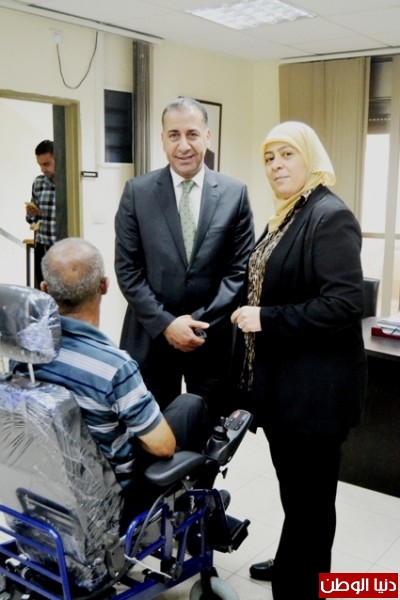 البنك التجاري الأردني يقدم كرسياً كهربائياً متحركاً  لذوي الإحتياجات الخاصة