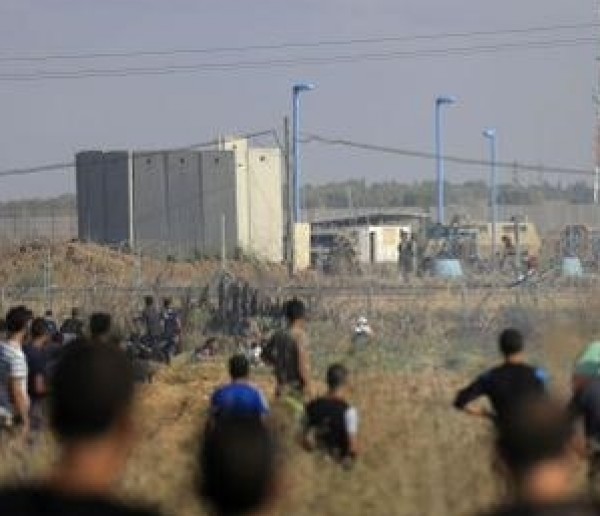 40 شابا يقتحمون السياج الحدودي شرق مخيم البريج