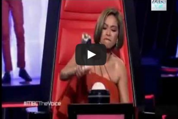 شيرين تخلع حذاءها لمتسابق جزائري في The Voice