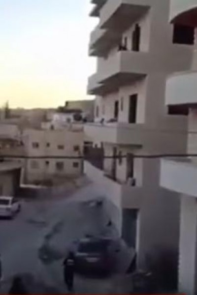 إمطار عناصر شرطة الاحتلال بالحجارة