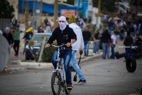صور: عندما يستريح مقاومي الضفة .. بيتزا ومرجيحة