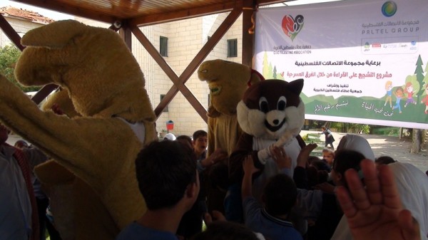 برعاية  من مجموعة الاتصالات..جمعية عطاء فلسطين الخيرية تواصل لليوم الثاني تنفيذ مشروع  التشجيع على القراءة