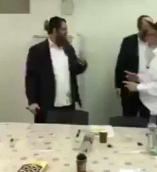 مستوطنون يتدربون على التصدي لعمليات الطعن التي ينفذها فدائيون فلسطينيون