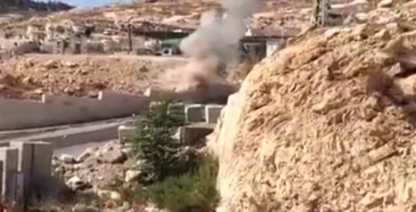 الاحتلال يفجر عبوة يدوية الصنع " كوع" القيت قرب معاليه أدوميم