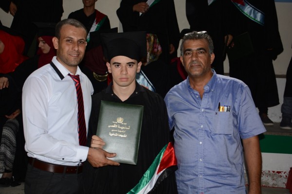 ثانوية الأقصى مخيم الرشيدية تكرم الطلبة الناجحين في شهادة الثانوية العامة للعام 2014 - 2015