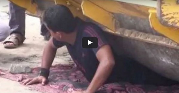 شاهد ماذا يفعل هدا الرجل