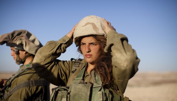 مجندة إسرائيلية: أنا بين قطيعٍ من الإناث وتمنيت لو خلقت فلسطينية