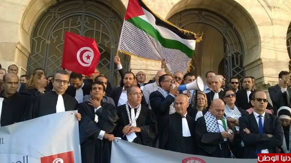 وقفة غضب أمام قصر العدالة في تونس المحامون مع الشعب الفلسطيني ضد انتهاكات العدو الصهيوني