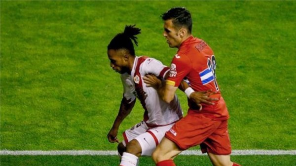 فاليكانو يكتسح إسبانيول بثلاثية في الدوري الأسباني