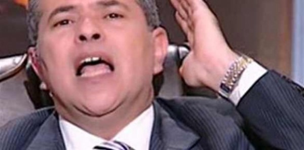 توفيق عكاشة: اي شاب يأتي بمشاكل ومحلهاش يقلع الجزمة ويضربني بيها