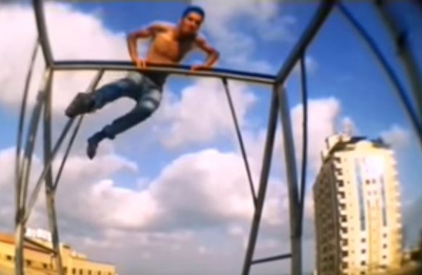 حركات خطيرة في رياضة الباركور للاعب محمد حجاج
