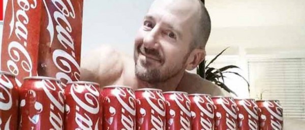 شرِبَ عشرة علب كوكاكولا يومياً لمدة شهر كامل...شاهد النتائج