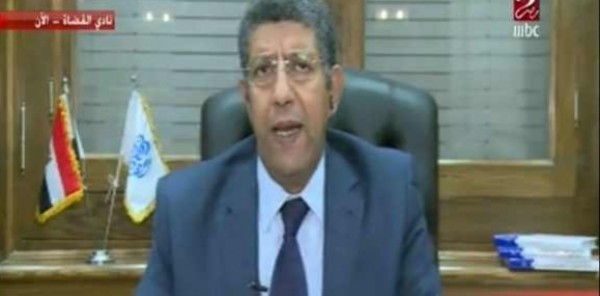 فتحى: والله العظيم القاضي فى انجلترا راتبه شيك على بياض