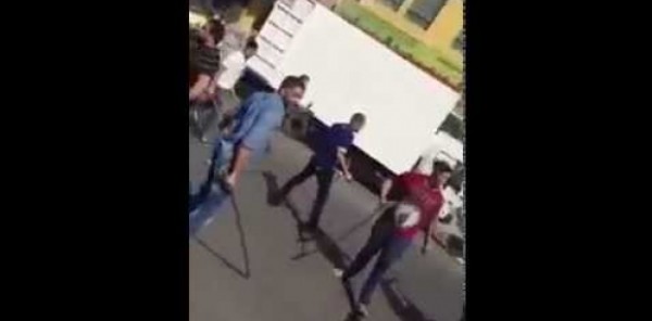الكويت تطرد 18 مصريا و5 سوريين لاتهامهم بضرب مواطن شاهد الواقعه