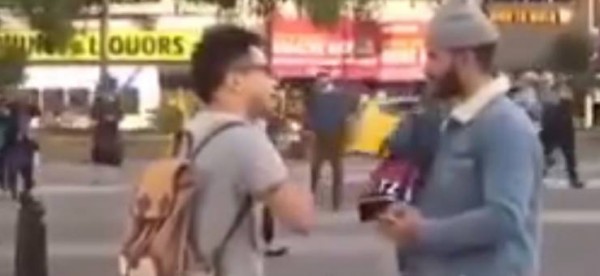 فيديو| أشخاص يستمعون للقرأن للمرة الأولى.. هذه ردة فعلهم!
