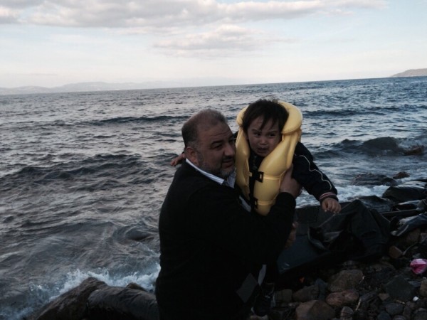 وفد من الحركة الاسلامية يهب لنجدة اللاجئين السوريين في أوروبا
