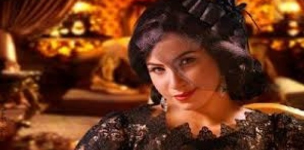 نسمة محجوب تقلد أنجلينا جولي في كليب "once upon a dream"