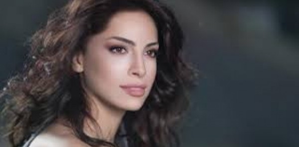 أمال ماهر تطرح " أنا من بلادي وبلادي مني"