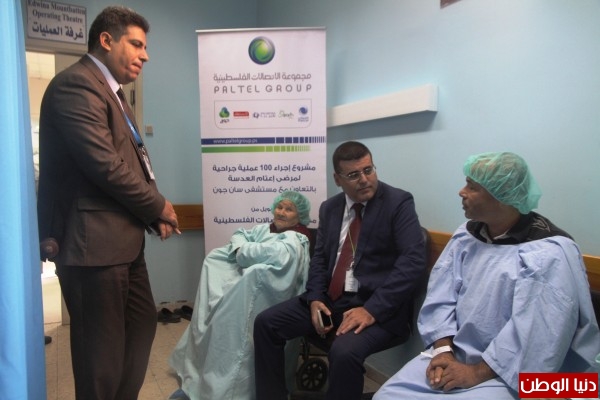 مجموعة الاتصالات الفلسطينية تقوم بمتابعة العمليات الجراحية لمرضى العيون المستفيدين من منحتها  في غزة