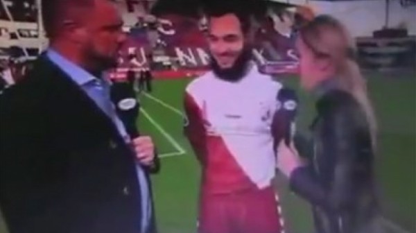 لاعب هولندي من اصل مغربي يرفض "مصافحة" صحافية هولندية