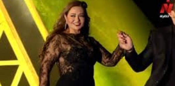 ليلى علوى بمهرجان القاهرة السينمائى - عدت علينا سنين أوحش من كده ولبسنا أسود