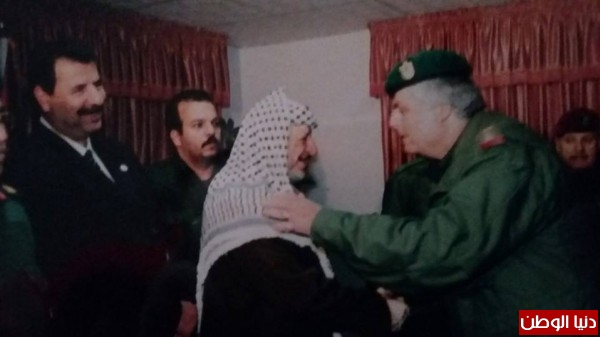 اللواء ربحي عرفات يروي مذكرات تُنشر لأول مرة عن حصار أبو عمّار :كيف تم فك الحصار عن المقاطعة وكنيسة المهد ؟
