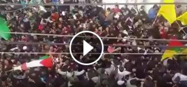 ‏فيديو‬: جماهير كبيرة تشييع جثماني الشهدين أحمد أبو العيش وليث مناصرة في مخيم قلنديا