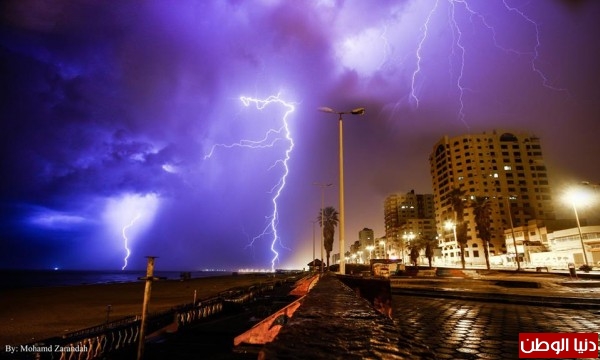 االبرق في سماء قطاع غزة ليلة أمس
