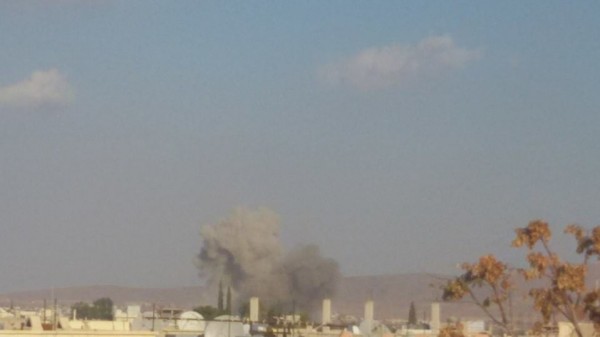 "الطائرات السورية تشن غارات بالبراميل المتفجرة على أطراف مخيم خان الشيح بريف دمشق"