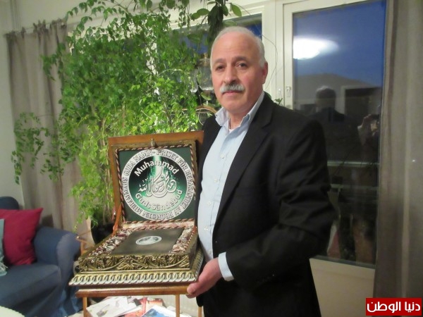 اميل صرصور .. من طفل في مخيم اليرموك الى قلادة الشرف في السويد