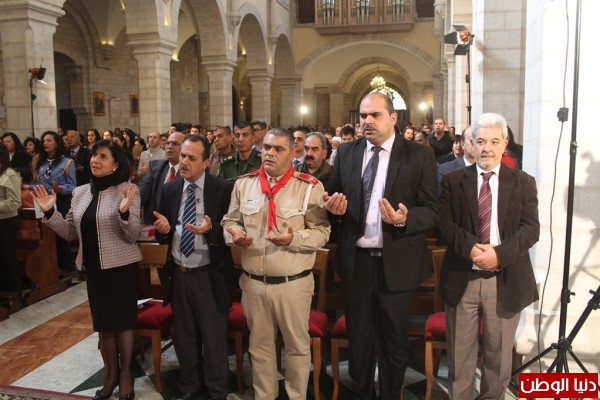 على نية شهداء فلسطين وضحايا العالم المئات من المسؤولين والمواطنين يشاركون في  القداس الإلهي  في كنيسة القديسة