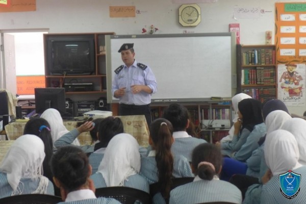 الشرطة تنظم محاضرة توعية لطالبات مدرسة جمال عبد الناصر الثانوية للبنات في نابلس