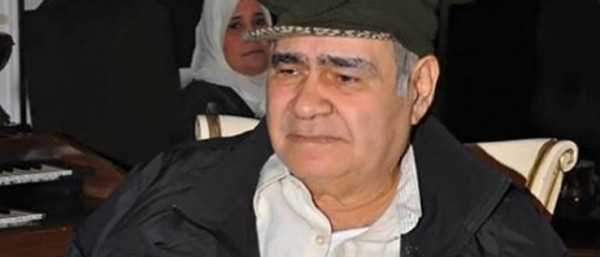 سيد زيان يحاول الرقص على أغنيتة القديمة