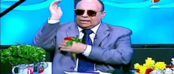 بالفيديو| مبروك عطية لمتصلة "أنا مش شيخ ولا زفت أنا دكتور" !!