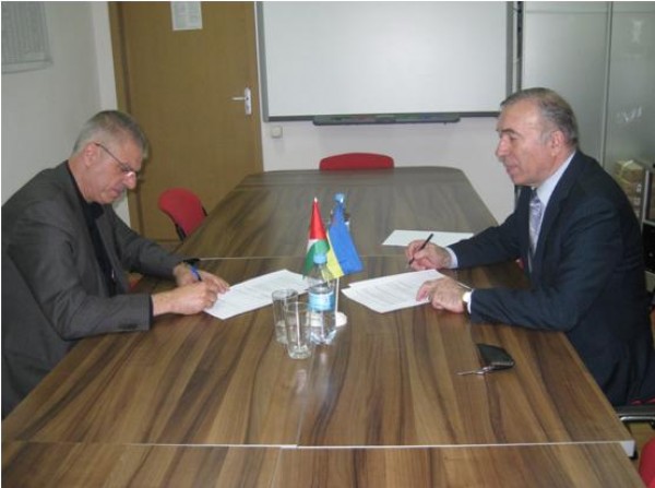 جامعة بوليتكنك فلسطين وجامعة خاركوف الوطنية في أوكرانيا توقعان اتفاقية تعاون مشتركة