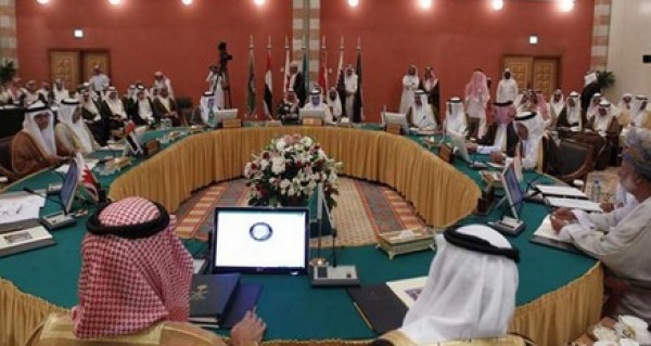 "دفاع الخليج" يؤكد وقوف دول المجلس صفا واحدا فى مواجهة أى خطر