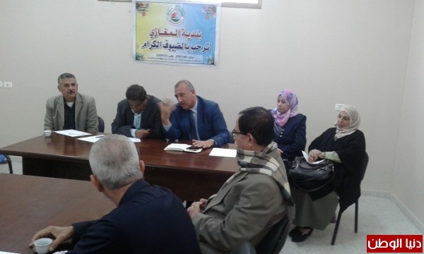 بلدية المغازي تعقد لقاء بهدف توفير ارض للمقبرة