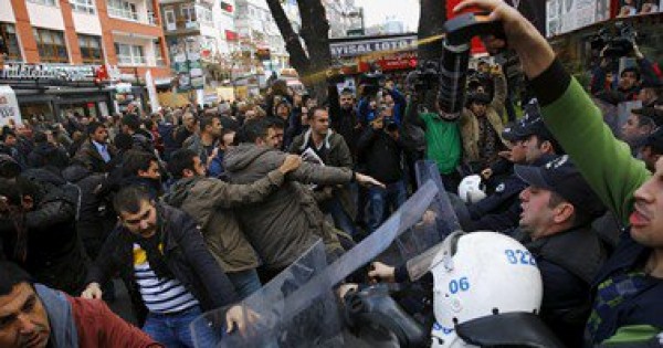 مصادمات فى تركيا بعد اعتقال السلطات عدد من الصحفيين