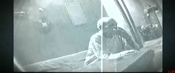 مذيعة تصور ساحر دون علمه اثناء تحضير "الجن" شاهد ماذا فعل !