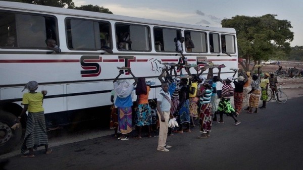 بوركينا فاسو..غرق 22 شخصا لدى سقوط حافلة في سد