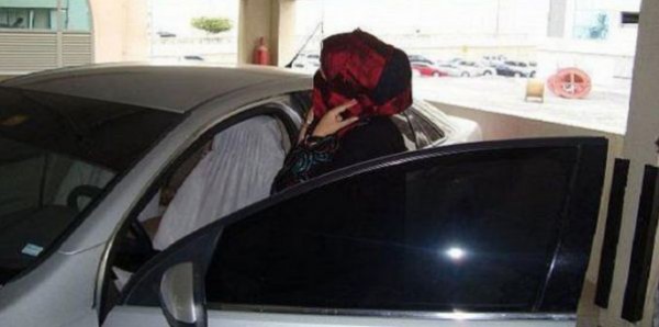 مقطع فيديو "فاحش" لشابة كويتية يثير ضجة في البلاد ويتسبب بطلاقها