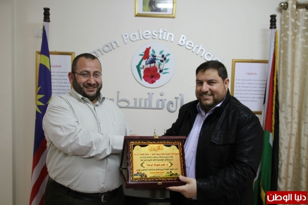 وفد من جمعية الفلاح الخيرية يزور مدير مكتب مؤسسة أمان فلسطين الماليزية فى غزة