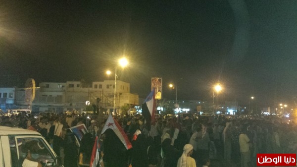 الألاف من الجنوبيون يحتشدون في ساحة العروض بخور مكسر بالعاصمة عدن عشية الاحتفال بالذكرى ال48لاستقلال الجنوب
