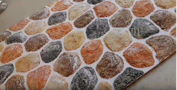 بالفيديو .. طريقة عمل جدار الحجر بعجينة الورق الملونة
